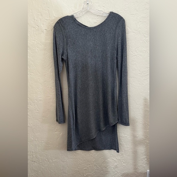 Heather by Bordeaux Long Sleeve Asymmetrical Angled Hem Tunic Size Small Gray - Picture 2 of 5